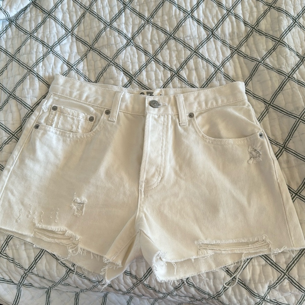 We The Free white distressed Jean shorts size 27